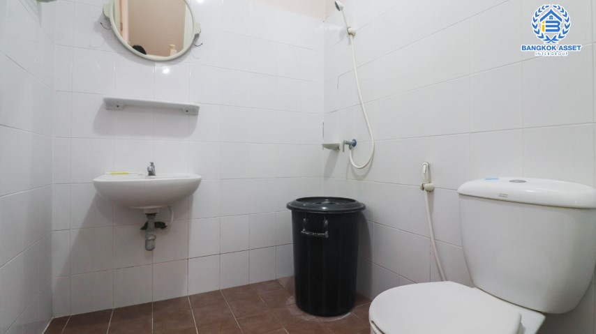 *****ทาวน์เฮ้าส์มือสอง ม.พฤกษา49/1 กาญจนาภิเษก เนื้อที่กว้าง 17.40 ตร.ว. ฟังก์ชัน 3 ห้องนอน 2 ห้องน้ำ 1 ที่จอดรถ สภาพสวย แถมแอร์ 1 เครื่อง พร้อมเข้าอยู่ได้เลย! บนทำเลดี เชื่อมต่อถนนกาญจนาภิเษก ถนนรัตนาธิเบศร์ ใกล้รถไฟฟ้าสายสีม่วง "สถานีตลาดบางใหญ่" และจุดขึ้นทางด่วน "กาญจนาภิเษก"